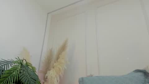 Snapshot of mariapettit chatting on June 2026 02:47:02 AM Maria Pettit online show from June 2026 02:47:02 AM