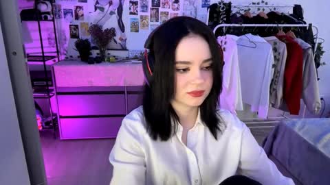 Snapshot of maribethercole chatting on October 2025 06:14:01 AM Emily online show from October 2025 06:14:01 AM