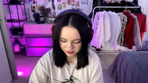 Snapshot of maribethercole chatting on October 2025 07:42:02 AM Emily online show from October 2025 07:42:02 AM