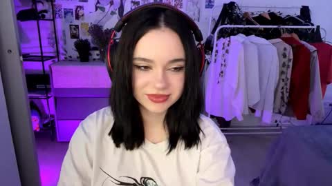 Snapshot of maribethercole chatting on October 2025 07:22:01 AM Emily online show from October 2025 07:22:01 AM