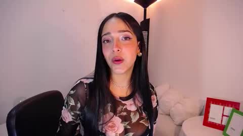 Nicolle online show from January 2026 08:03:02 PM