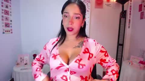 Snapshot of marie_daved chatting on July 2026 05:44:02 AM Nicolle online show from July 2026 05:44:02 AM