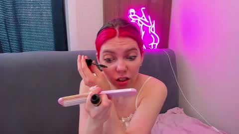 Snapshot of marie_reyess chatting on April 2026 06:58:02 AM Marie 3 online show from April 2026 06:58:02 AM