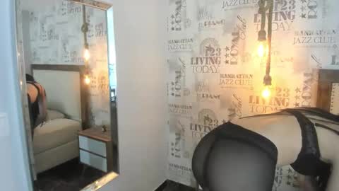 MARIE  online show from November 2025 12:40:01 PM