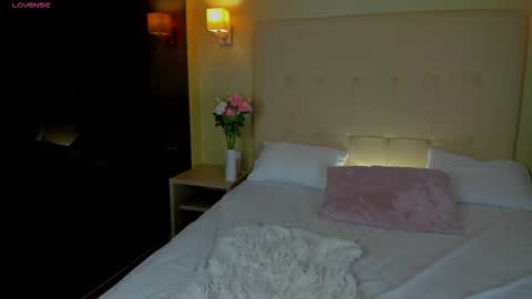 Mariel online show from December 2025 01:57:02 AM