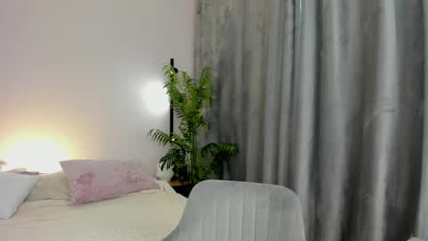 Snapshot of mariel_lie chatting on May 2026 01:36:02 AM Mariel online show from May 2026 01:36:02 AM