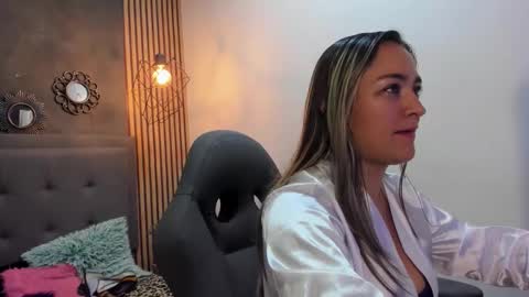 Snapshot of mariiajose_cruz chatting on February 2026 12:10:02 PM mariiajose_cruz online show from February 2026 12:10:02 PM