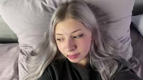 Snapshot of marikorin chatting on January 2025 10:53:02 AM Mariko and Rin online show from January 2025 10:53:02 AM