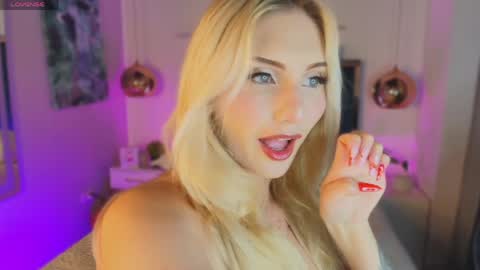 Snapshot of mariluu_ chatting on May 2026 08:15:01 PM Mariluu online show from May 2026 08:15:01 PM