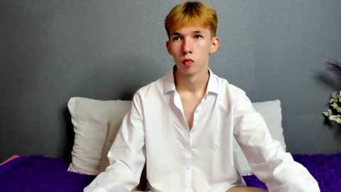 Snapshot of mark_brain chatting on August 2026 12:07:01 PM mark_brain online show from August 2026 12:07:01 PM