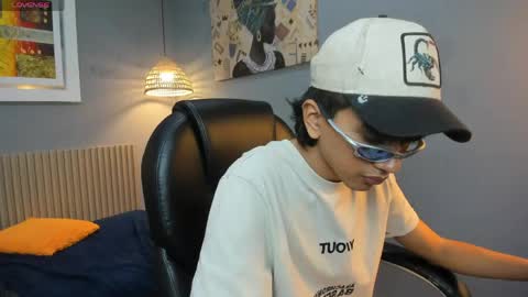 markbowie online show from April 2026 07:18:01 PM