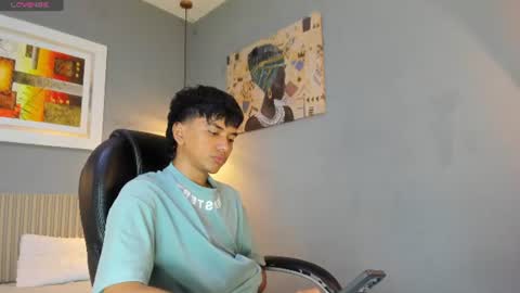 Snapshot of markbowie chatting on June 2026 08:19:01 PM markbowie online show from June 2026 08:19:01 PM