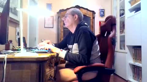 markmarkmark00 online show from January 2026 06:44:02 PM