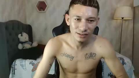 Snapshot of marks_sexy chatting on November 2025 06:03:02 AM marks_sexy online show from November 2025 06:03:02 AM