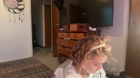 Snapshot of maroon_moon chatting on November 2025 05:15:01 PM maroon_moon online show from November 2025 05:15:01 PM