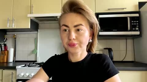 Snapshot of martaluna_ chatting on June 2026 12:20:01 PM Marta online show from June 2026 12:20:01 PM