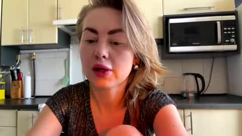 Snapshot of martaluna_ chatting on June 2026 06:44:01 AM Marta online show from June 2026 06:44:01 AM