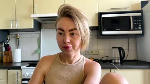 Snapshot of martaluna_ chatting on June 2026 07:25:01 AM Marta online show from June 2026 07:25:01 AM
