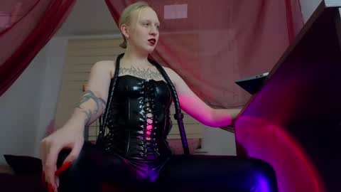 Snapshot of marthahoffman chatting on January 2025 08:54:02 PM Ultimate Goddess online show from January 2025 08:54:02 PM