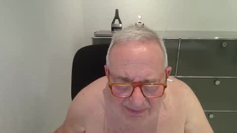martin_1947 online show from October 2025 10:21:02 PM