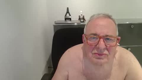 martin_1947 online show from October 2025 08:53:02 PM