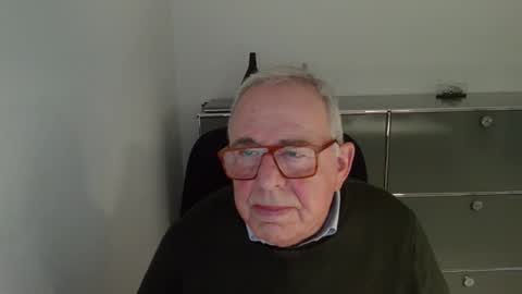 martin_1947 online show from November 2025 03:30:02 PM