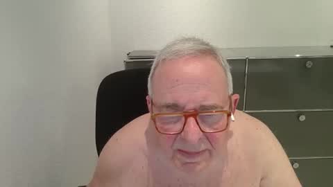 martin_1947 online show from November 2025 09:25:02 PM