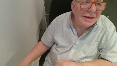 martin_1947 online show from December 2025 07:54:02 PM