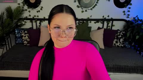 Snapshot of maryamie chatting on March 2025 03:01:01 AM Hello Ill be waiting for you Tue Wed Thu Fri 3am-10am Sun 3am-5pm GMT online show from March 2025 03:01:01 AM