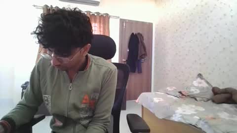 Mask Boy online show from December 2025 05:44:02 AM