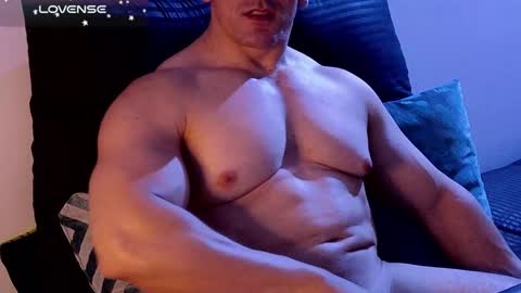 Snapshot of masked_bodybuilder chatting on December 2024 05:58:02 PM masked_bodybuilder online show from December 2024 05:58:02 PM