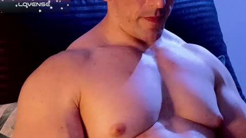 Snapshot of masked_bodybuilder chatting on December 2024 12:43:02 AM masked_bodybuilder online show from December 2024 12:43:02 AM