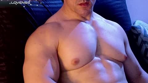 Snapshot of masked_bodybuilder chatting on December 2024 10:19:01 PM masked_bodybuilder online show from December 2024 10:19:01 PM