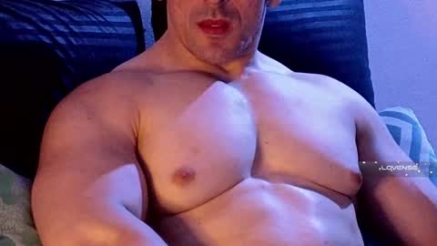 Snapshot of masked_bodybuilder chatting on January 2025 11:29:01 PM masked_bodybuilder online show from January 2025 11:29:01 PM