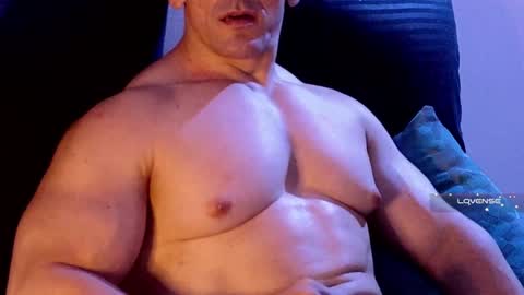 Snapshot of masked_bodybuilder chatting on January 2025 08:09:01 PM masked_bodybuilder online show from January 2025 08:09:01 PM