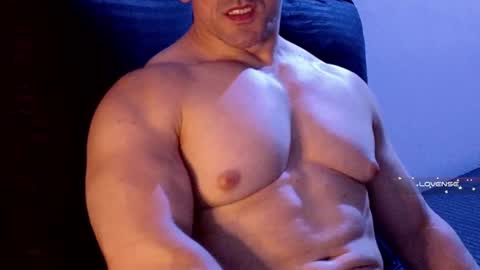 Snapshot of masked_bodybuilder chatting on January 2025 01:52:01 AM masked_bodybuilder online show from January 2025 01:52:01 AM