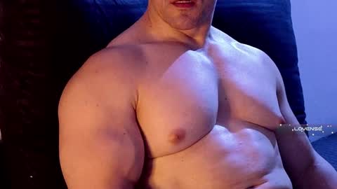 Snapshot of masked_bodybuilder chatting on January 2025 01:01:01 AM masked_bodybuilder online show from January 2025 01:01:01 AM