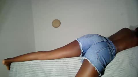 Snapshot of masked_shy_girl chatting on April 2026 02:15:01 PM masked_shy_girl online show from April 2026 02:15:01 PM