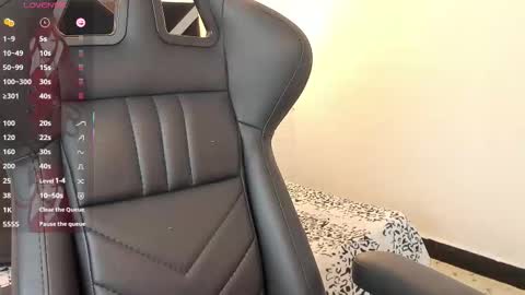 Scarlet  online show from February 2026 07:06:02 PM