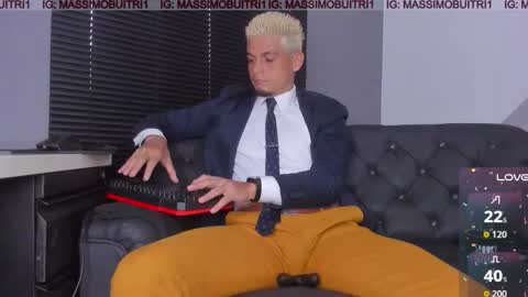 I am Massimo online show from December 2025 10:29:01 PM