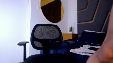 Massimo online show from November 2025 04:00:02 AM