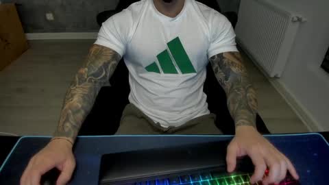 Snapshot of masterkingmuscle chatting on December 2024 08:10:02 PM masterkingmuscle online show from December 2024 08:10:02 PM