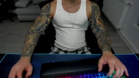 Snapshot of masterkingmuscle chatting on February 2025 08:10:01 PM masterkingmuscle online show from February 2025 08:10:01 PM