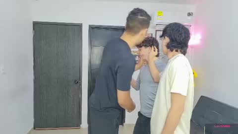 Snapshot of masters_sexx chatting on June 2026 11:12:02 AM Team Cris Darwin- Fernando- Stiven- David online show from June 2026 11:12:02 AM