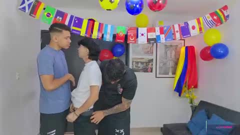 Snapshot of masters_sexx chatting on June 2026 11:13:01 AM Team Cris Darwin- Fernando- Stiven- David online show from June 2026 11:13:01 AM