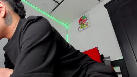 mateo_escobar online show from December 2025 03:15:01 AM