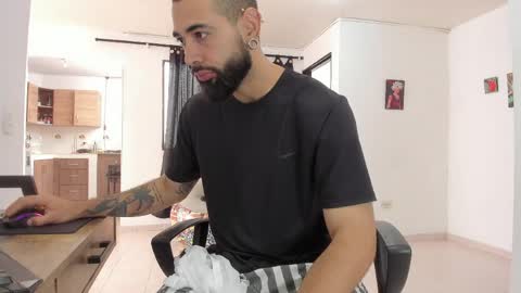 Matheus     online show from April 2026 02:20:01 PM