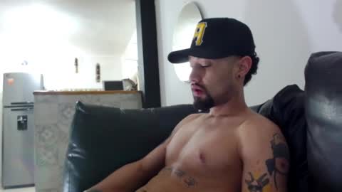 STRURIBE ON INSTAGRAM online show from December 2024 11:39:01 AM