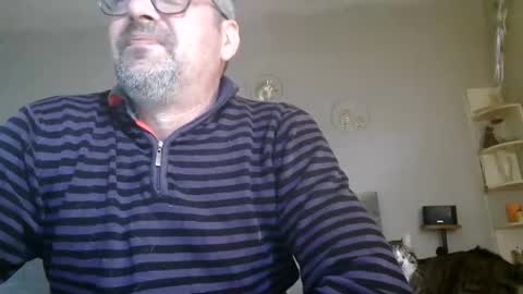 Snapshot of matrike1 chatting on May 2026 12:15:01 PM matrike1 online show from May 2026 12:15:01 PM
