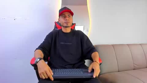 Matthew online show from December 2025 08:47:02 PM